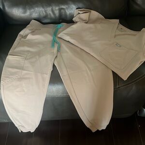Figs Zamora joggers petite XS, Figs Catarina one pocket scrub top XS